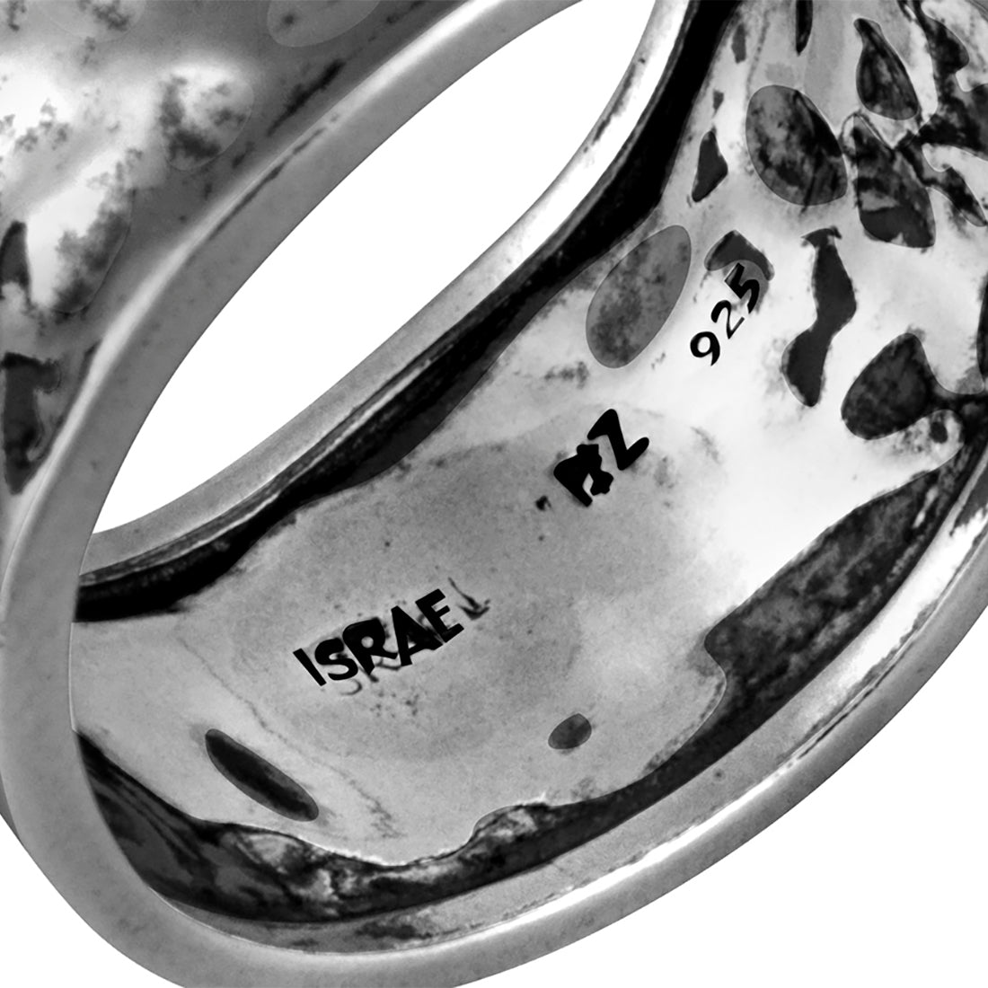 טבעת גברים עם רצועה רחבה