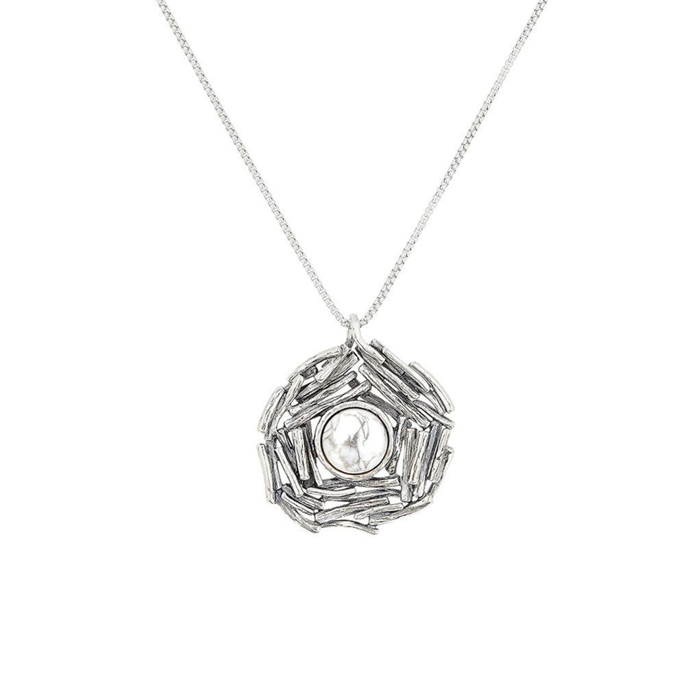 שרשרת בעיצוב קן עם אבני חן