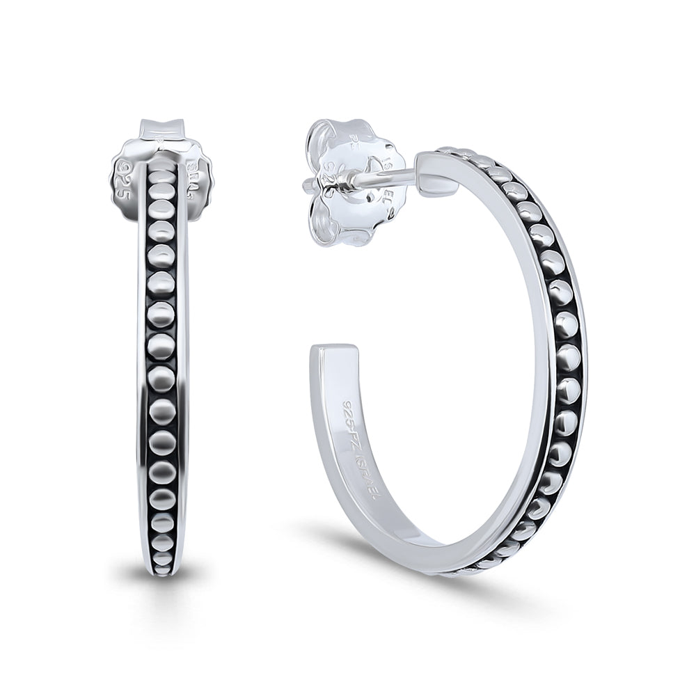 עגילי חישוק סטרלינג כסופים עם טקסטורת חרוזים – ¾ אינץ'